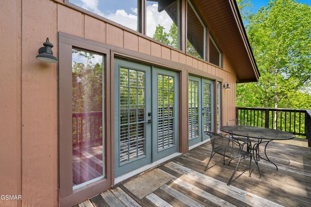 715 Upper Windsor Way, Gatlinburg, TN 37738