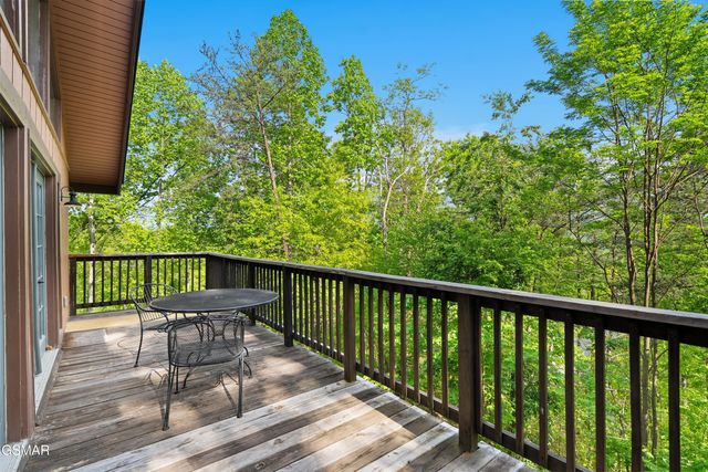 715 Upper Windsor Way, Gatlinburg, TN 37738