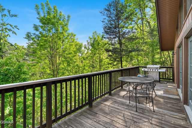 715 Upper Windsor Way, Gatlinburg, TN 37738