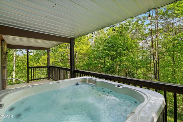 715 Upper Windsor Way, Gatlinburg, TN 37738