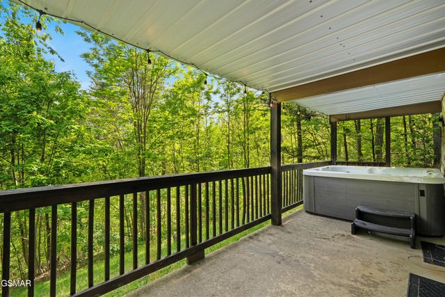 715 Upper Windsor Way, Gatlinburg, TN 37738