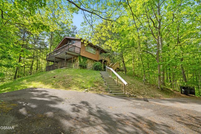 715 Upper Windsor Way, Gatlinburg, TN 37738
