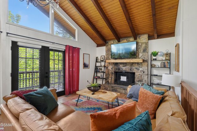 715 Upper Windsor Way, Gatlinburg, TN 37738