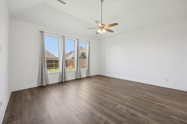 4101 Hawthorn Drive, Aubrey, TX 76227