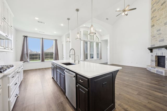 4101 Hawthorn Drive, Aubrey, TX 76227