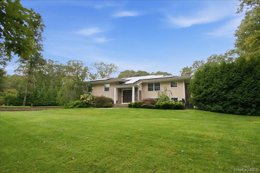 20 Beaumont Drive, Melville, NY 11747 — photo 2