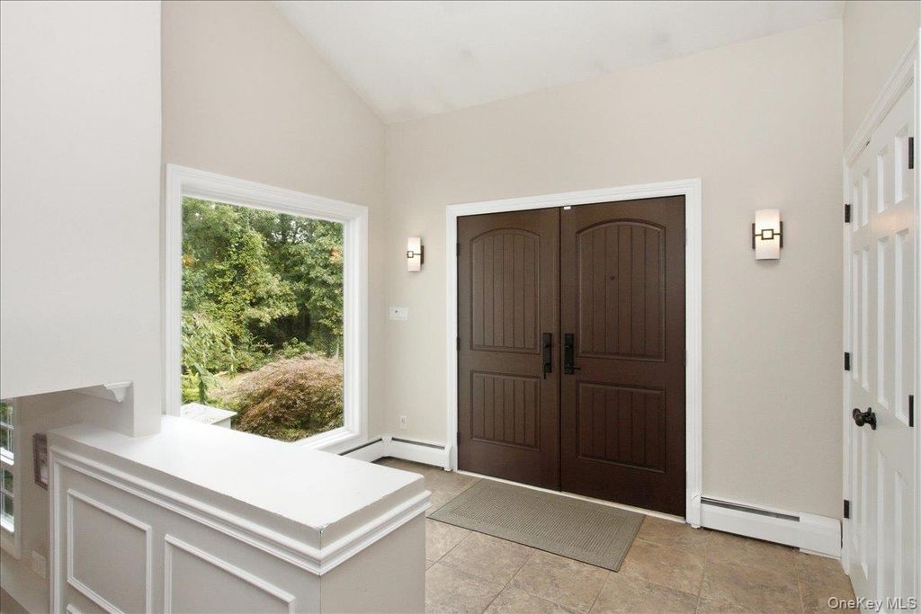 20 Beaumont Drive, Melville, NY 11747 — photo 4