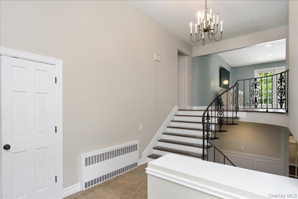 20 Beaumont Drive, Melville, NY 11747 — photo 5