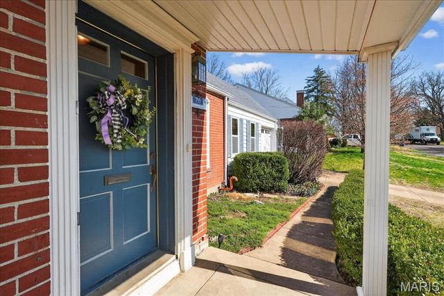 739 Glenvista Place, Glendale, MO 63122