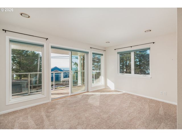 420 Sw COAST Ave, Depoe Bay, OR 97341