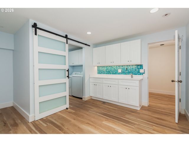 420 Sw COAST Ave, Depoe Bay, OR 97341