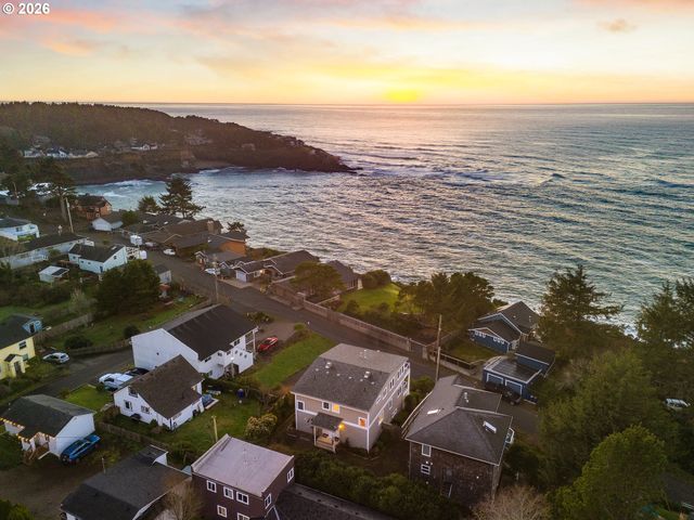 420 Sw COAST Ave, Depoe Bay, OR 97341