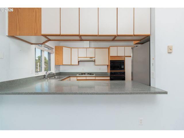 420 Sw COAST Ave, Depoe Bay, OR 97341