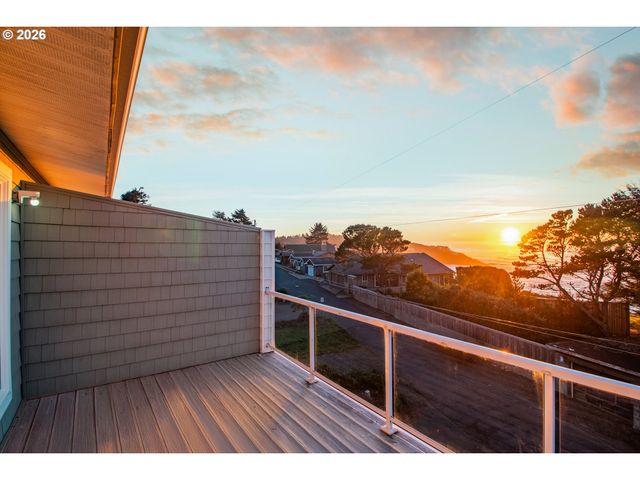 420 Sw COAST Ave, Depoe Bay, OR 97341