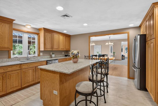 41 Buckingham Drive, Billerica, MA 01821