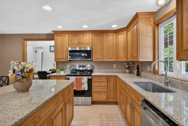 41 Buckingham Drive, Billerica, MA 01821