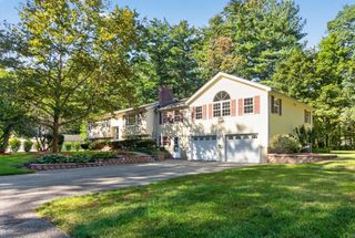 41 Buckingham Drive, Billerica, MA 01821