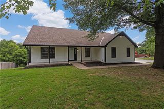 5601 N Flint Ridge Road, Kansas City, MO 64151