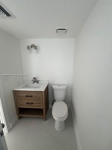 20281 E Country Club Dr CAB16, Aventura, FL 33180