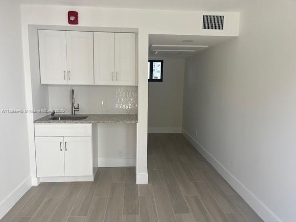 20281 E Country Club Dr CAB16, Aventura, FL 33180