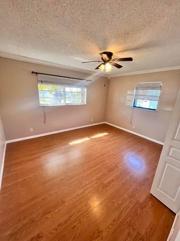 1723 NE 25th Terrace, Jensen Beach, FL 34957