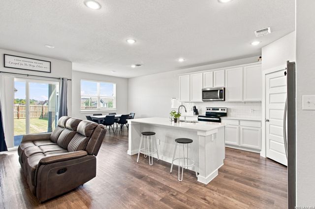 424 Bella Rosa Way, Cibolo, TX 78108