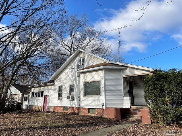 903 N Van Buren Street, Litchfield, IL 62056