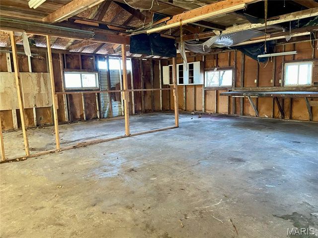 903 N Van Buren Street, Litchfield, IL 62056