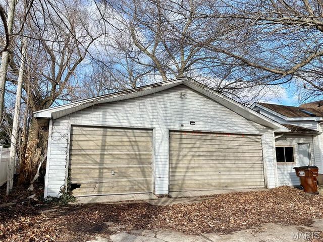 903 N Van Buren Street, Litchfield, IL 62056