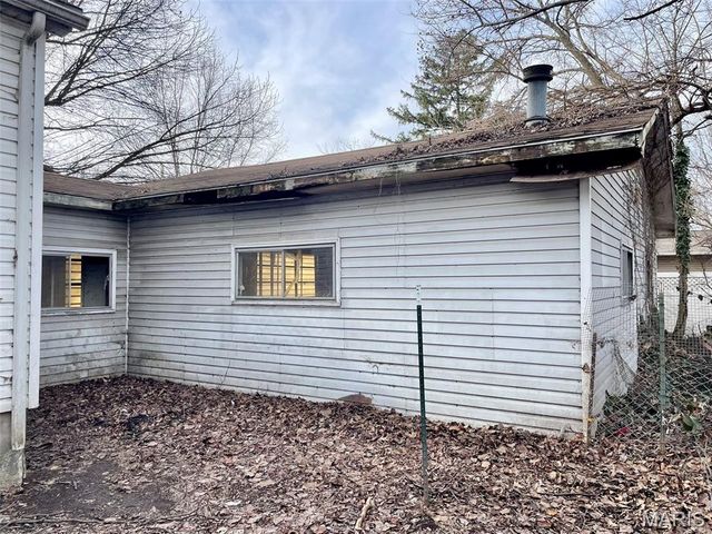 903 N Van Buren Street, Litchfield, IL 62056