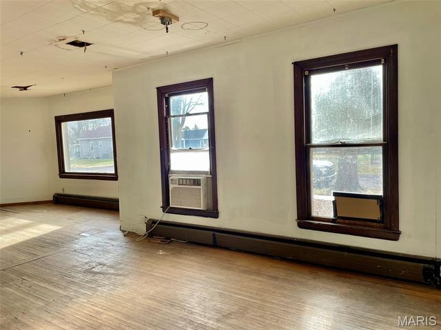 903 N Van Buren Street, Litchfield, IL 62056