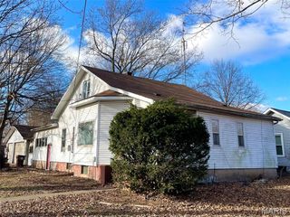 903 N Van Buren Street, Litchfield, IL 62056