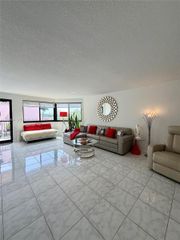 20850 San Simeon Way 3025, Miami, FL 33179