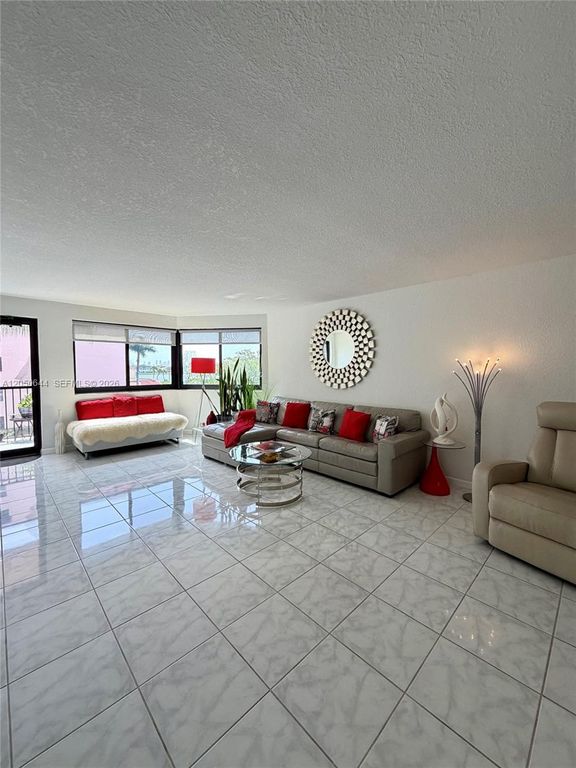 20850 San Simeon Way 3025, Miami, FL 33179