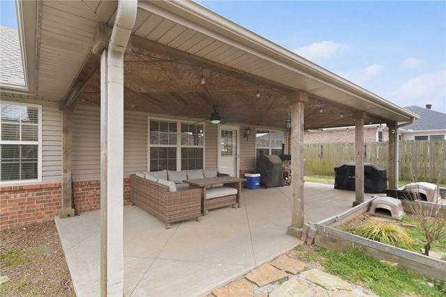 194 Hailey Drive, Centerton, AR 72719