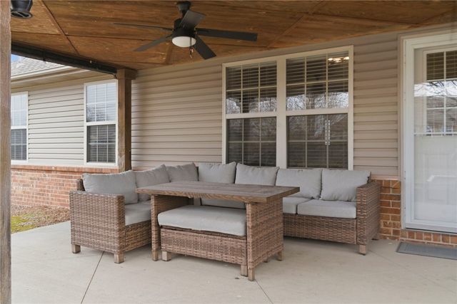 194 Hailey Drive, Centerton, AR 72719