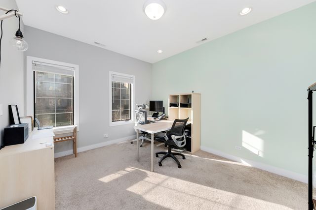 1025 Walnut Way, Oak Park, IL 60302