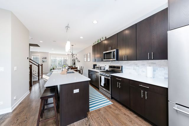 1025 Walnut Way, Oak Park, IL 60302