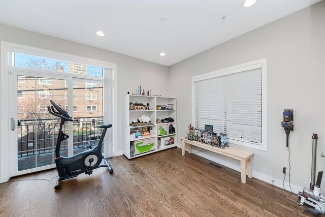 1025 Walnut Way, Oak Park, IL 60302