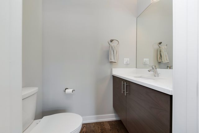 1025 Walnut Way, Oak Park, IL 60302