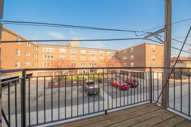 1025 Walnut Way, Oak Park, IL 60302