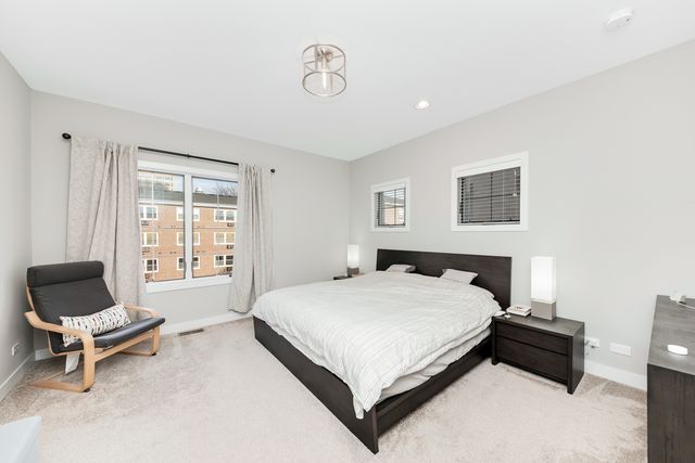 1025 Walnut Way, Oak Park, IL 60302