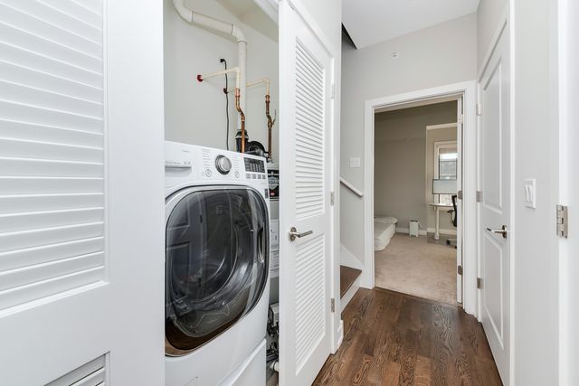 1025 Walnut Way, Oak Park, IL 60302