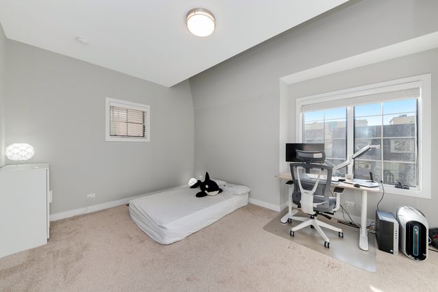 1025 Walnut Way, Oak Park, IL 60302