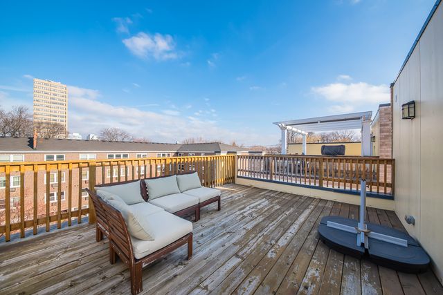 1025 Walnut Way, Oak Park, IL 60302