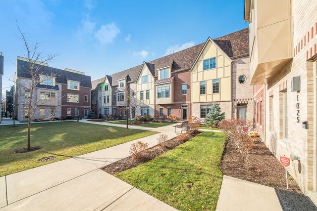 1025 Walnut Way, Oak Park, IL 60302