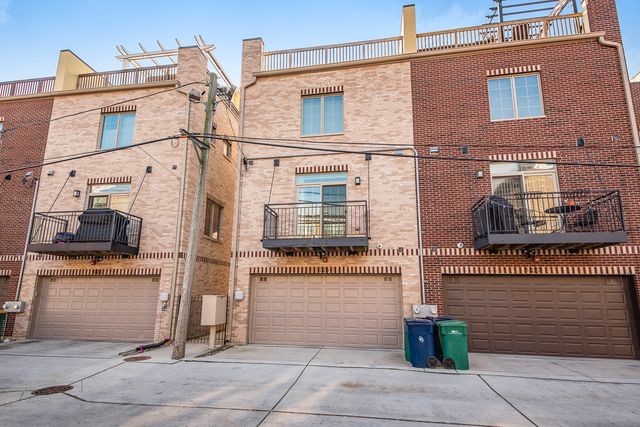 1025 Walnut Way, Oak Park, IL 60302