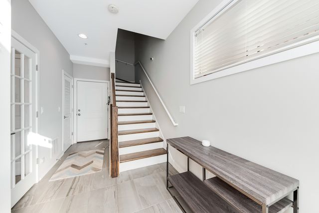 1025 Walnut Way, Oak Park, IL 60302