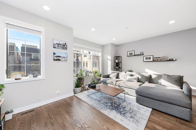 1025 Walnut Way, Oak Park, IL 60302