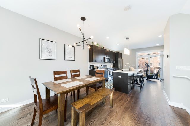 1025 Walnut Way, Oak Park, IL 60302